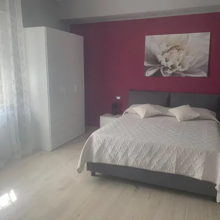 Le Stanze Di Dalia לינה וארוחת בוקר קרוטונה